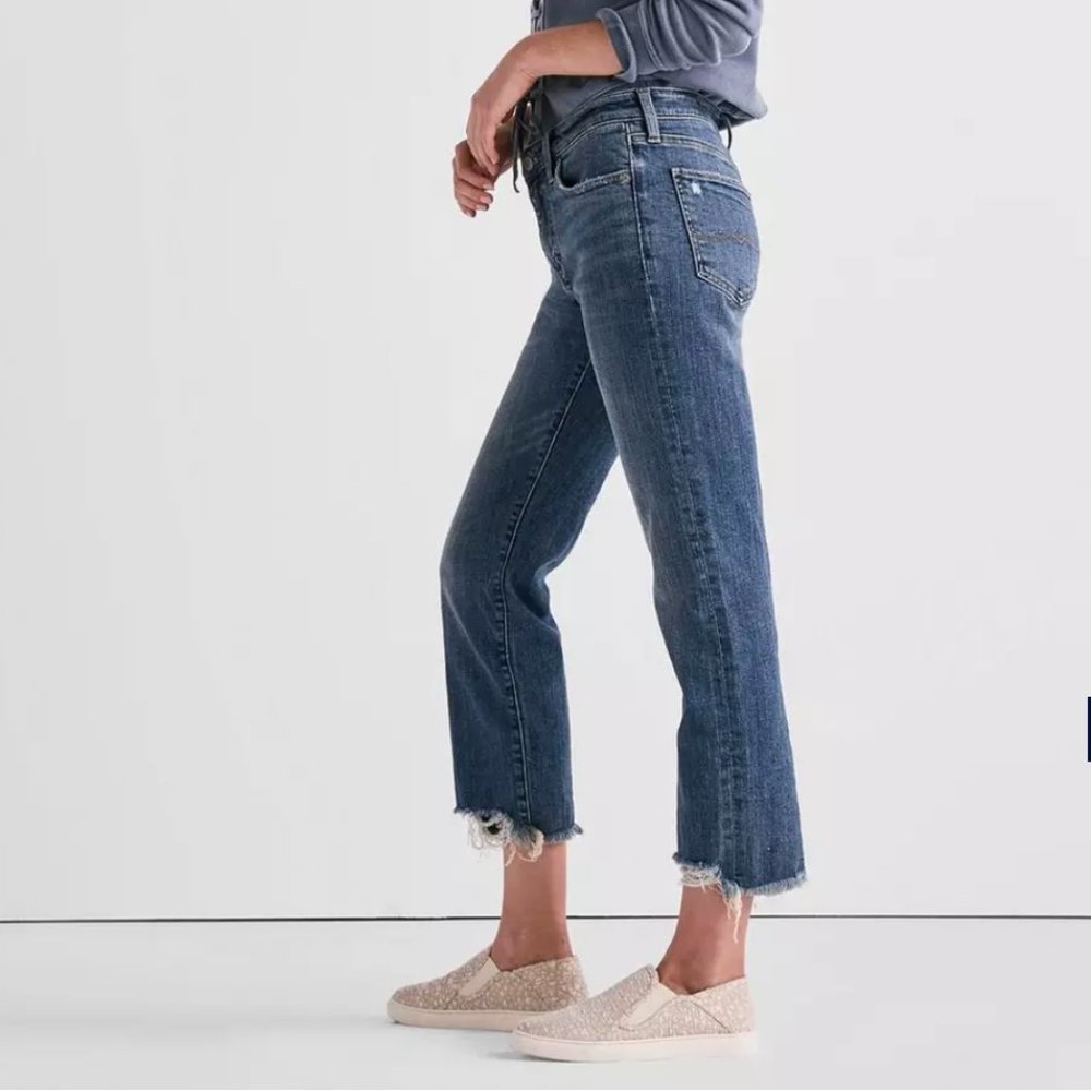 Size 4/27 Cropped Girl Next Door Boyfriend Jean